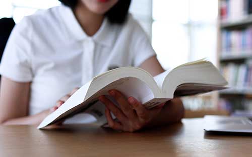 自考本科人力資源專業(yè)難嗎？有哪些科目？