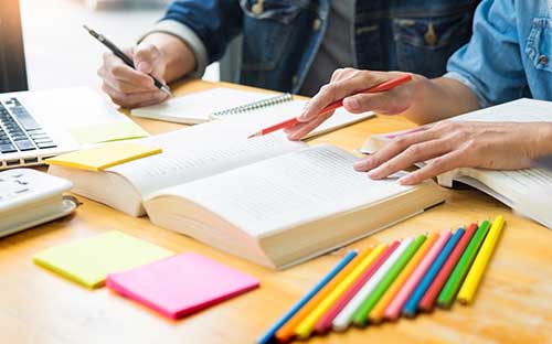 自考準(zhǔn)考證什么時(shí)候可以打?。吭趺粗雷约嚎紙?chǎng)？