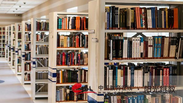 現(xiàn)在報(bào)名成人高考簡單嗎？有指定教材嗎？