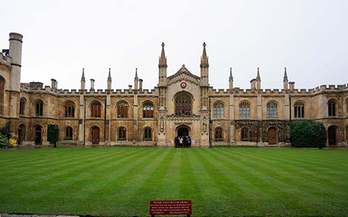 英國(guó)跨專業(yè)計(jì)算機(jī)留學(xué)嗎？英國(guó)計(jì)算機(jī)碩士好找工作嗎？