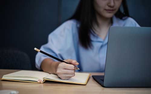 英國(guó)插畫(huà)專業(yè)學(xué)院排名